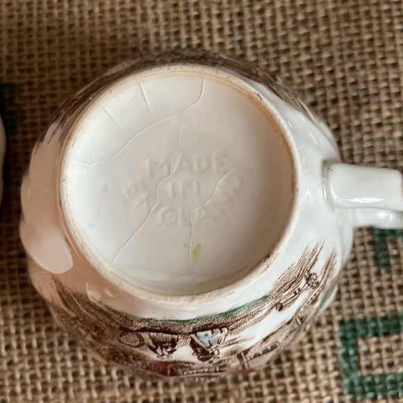 Vintage Heritage Hall Colonial Overhang Teacup & Saucer - Picture 6 of 6